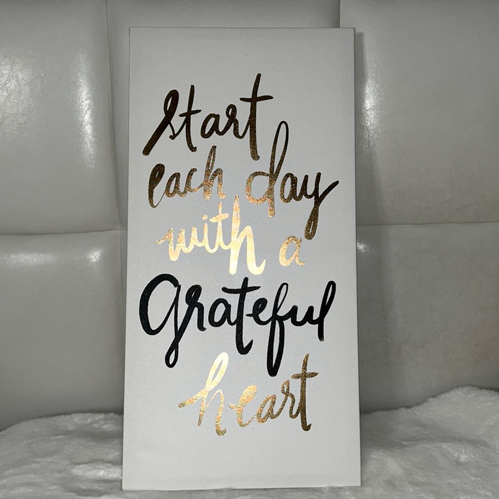 🆕 “Start Each Day With A Grateful Heart” Threshold Wall Decor